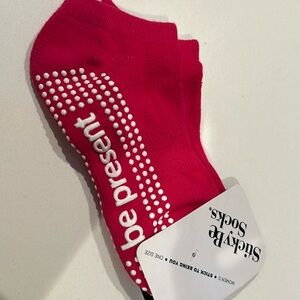 StickyBe "Be Present" barre / Pilates socks